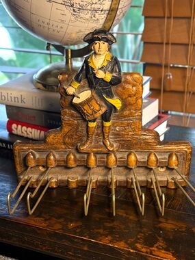 Vintage Mid Century Syroco Colonial Drummer Wall Belt Scarf Hook Rack